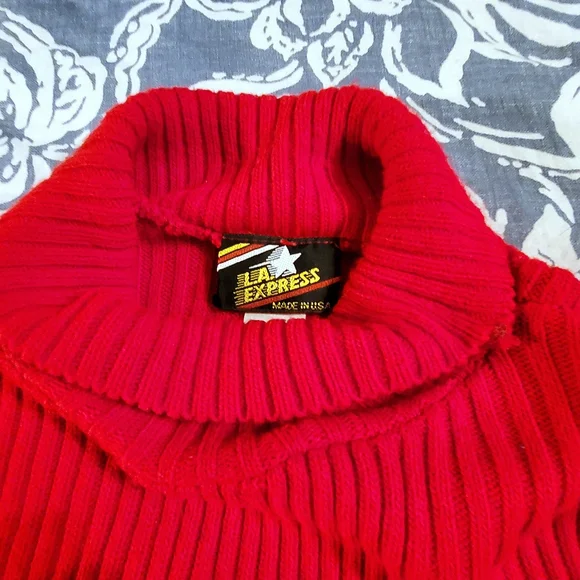 Red Sleeveless Turtleneck Sweater - Picture 2 of 5